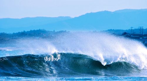 Waves crashing and splashing in sea