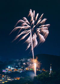 Images with new year's, réveillon, fireworks exploding in the sky in niterói, rio de janeiro, brazil