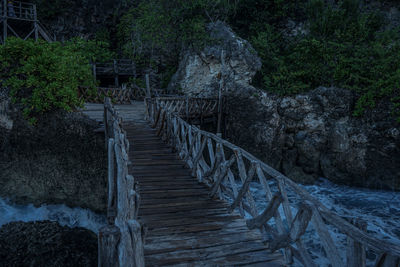 Bridge on the edge of the cliff