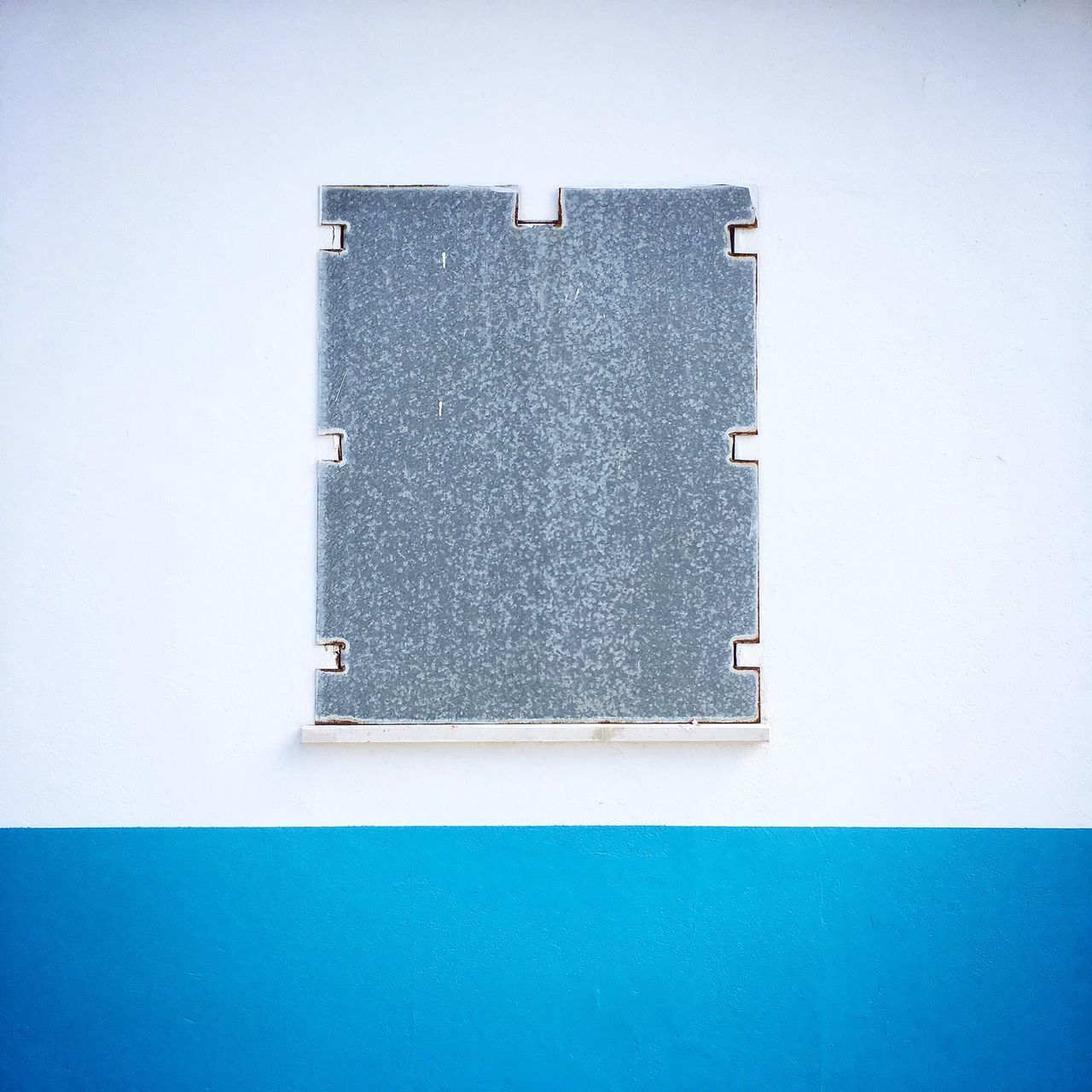 VIEW OF BLUE WALL AND WHITE BACKGROUND