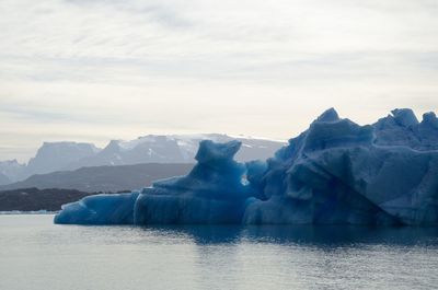 Icebergs on lake argentino, a sunny autumn afternoon, santa cruz province, argentino. 5
