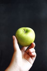 Close-up of hand holding apple