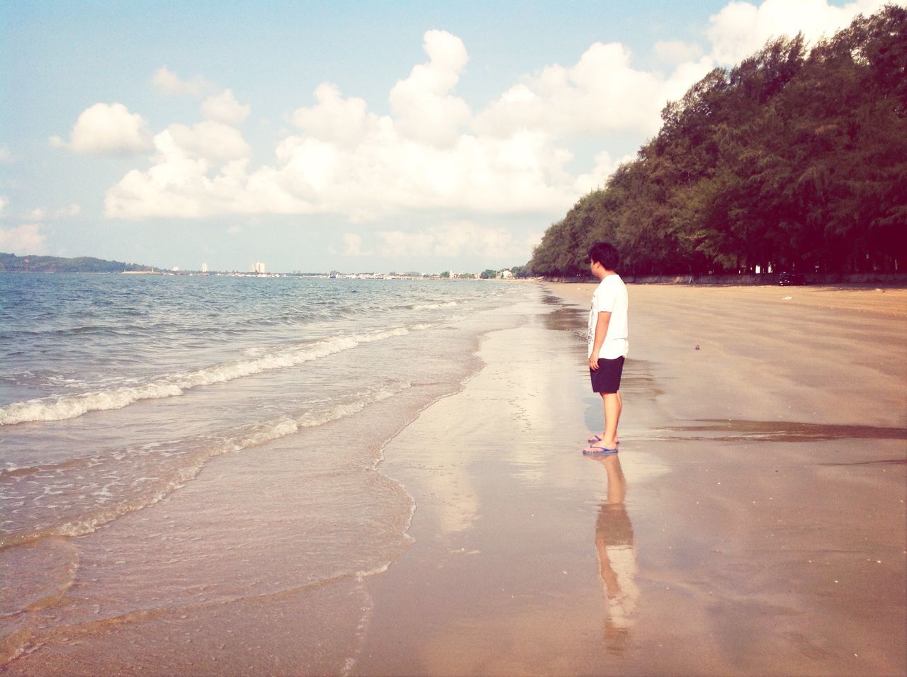 sea, beach, water, sky, leisure activity, horizon over water, shore, lifestyles, sand, scenics, cloud - sky, tranquil scene, men, tranquility, beauty in nature, vacations, nature, travel