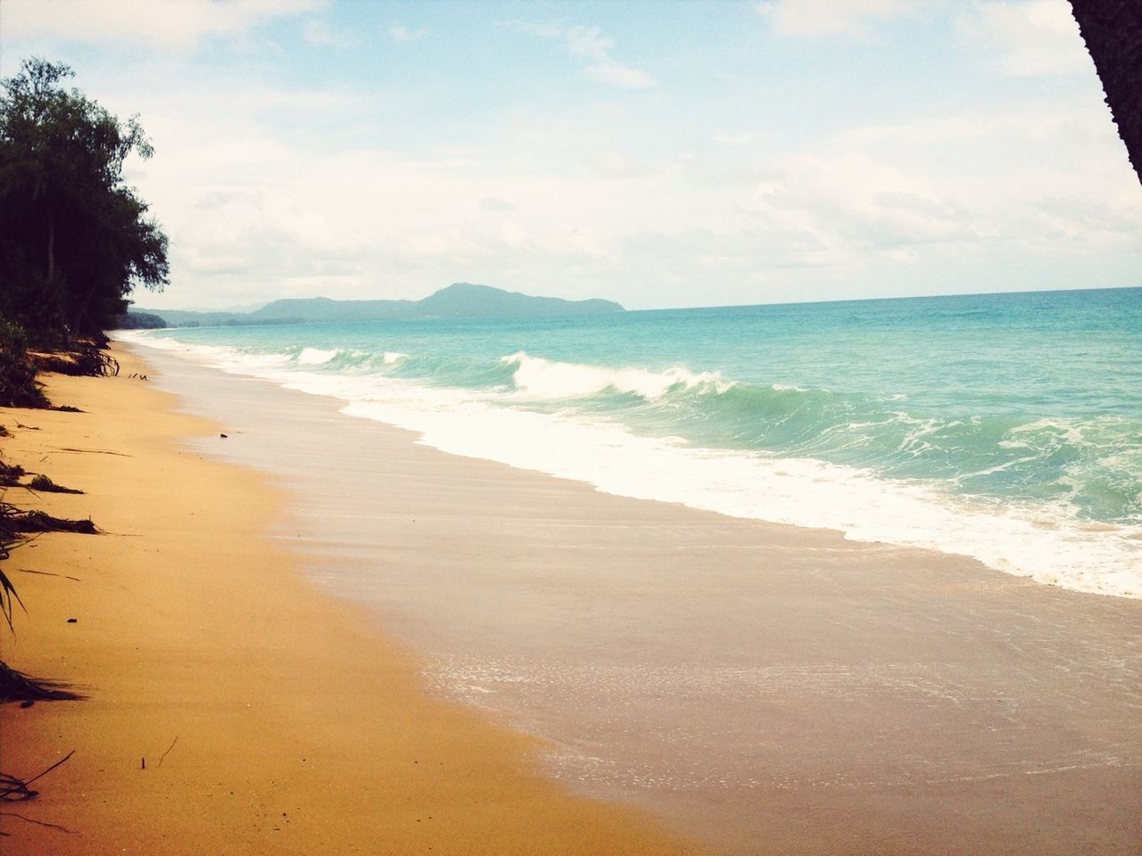 beach, sea, sand, water, shore, sky, horizon over water, tranquil scene, scenics, tranquility, beauty in nature, coastline, nature, wave, surf, idyllic, incidental people, vacations, cloud - sky, day