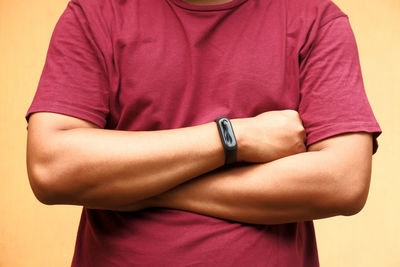 Midsection of woman standing against wall