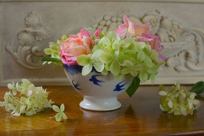 Close-up of roses in vase on table