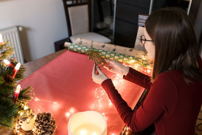 Millennial woman with christmas decorations in a festive atmosphere