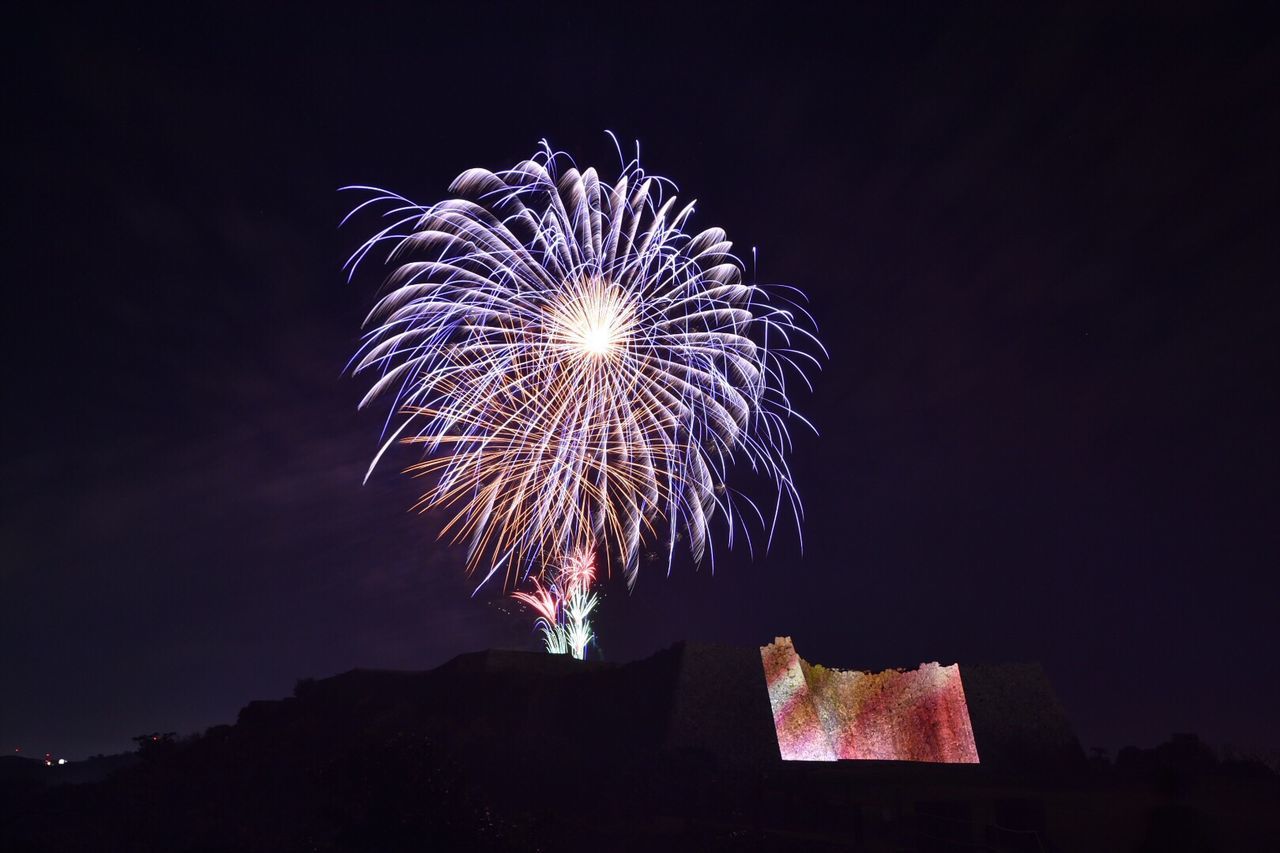 night, illuminated, firework display, exploding, celebration, firework - man made object, glowing, long exposure, low angle view, event, arts culture and entertainment, sparks, motion, sky, firework, entertainment, clear sky, fire - natural phenomenon, blurred motion, copy space