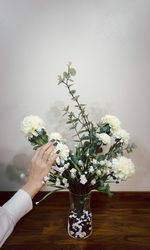 Cropped hand of woman holding bouquet