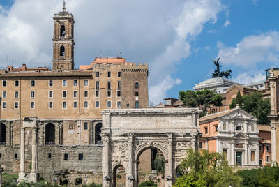 Summer scenic views of ruins of the roman forum and the arch of constantine. rome, italy.