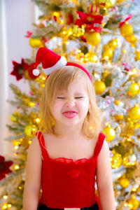 Portrait of cute girl with christmas tree