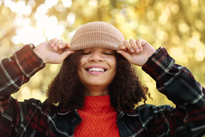 Portrait of young woman wearing hat