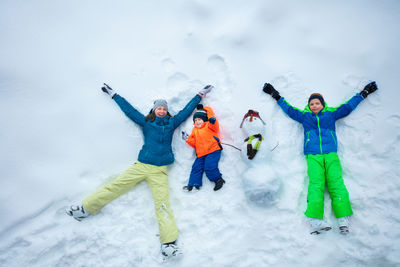 People skiing