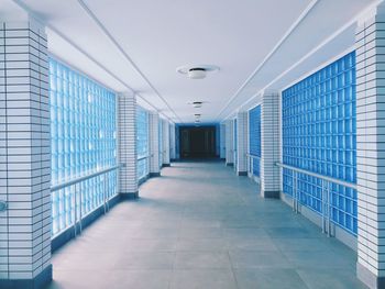 Empty narrow walkway along walls