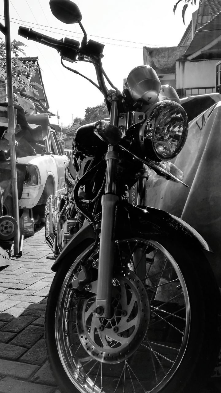 metal, land vehicle, bicycle, transportation, mode of transport, old-fashioned, wheel, stationary, retro styled, metallic, machinery, parking, parked, day, equipment, no people, technology, outdoors, machine part, close-up