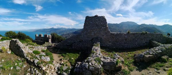 Panoramic view of old ruins against sky