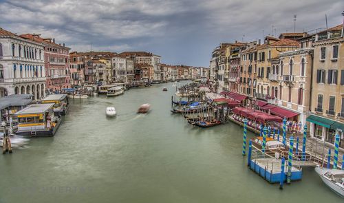 High angle view of buildings by canal against sky i venezia