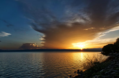 Landscape of lake bolsena at dawn. viterbo province, lazio, italy.