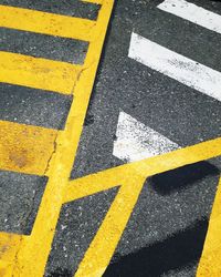 Arrow symbol on road marking