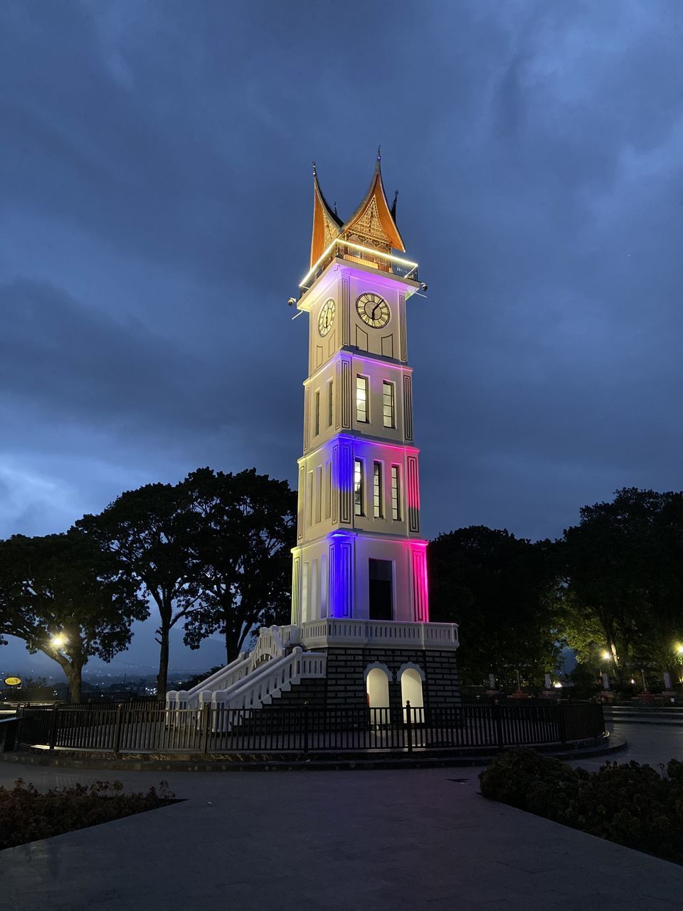 LOW ANGLE VIEW OF ILLUMINATED BUILDING AGAINST SKY