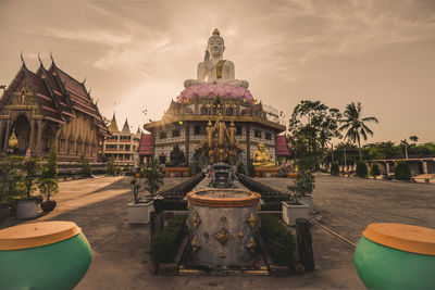 Statue of building against sky