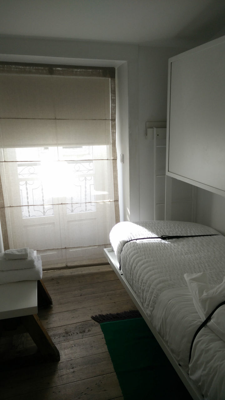 INTERIOR OF EMPTY HOME