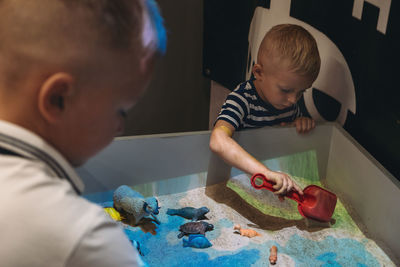 Kids play with augmented reality sandbox. interactive sandbox, educational and entertaining 