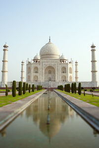 Reflection of taj mahal on reflecting pool