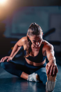 Portrait of young woman exercising in gym