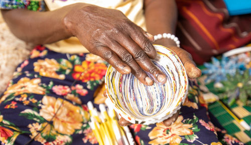 Cropped hand of woman holding bouquet