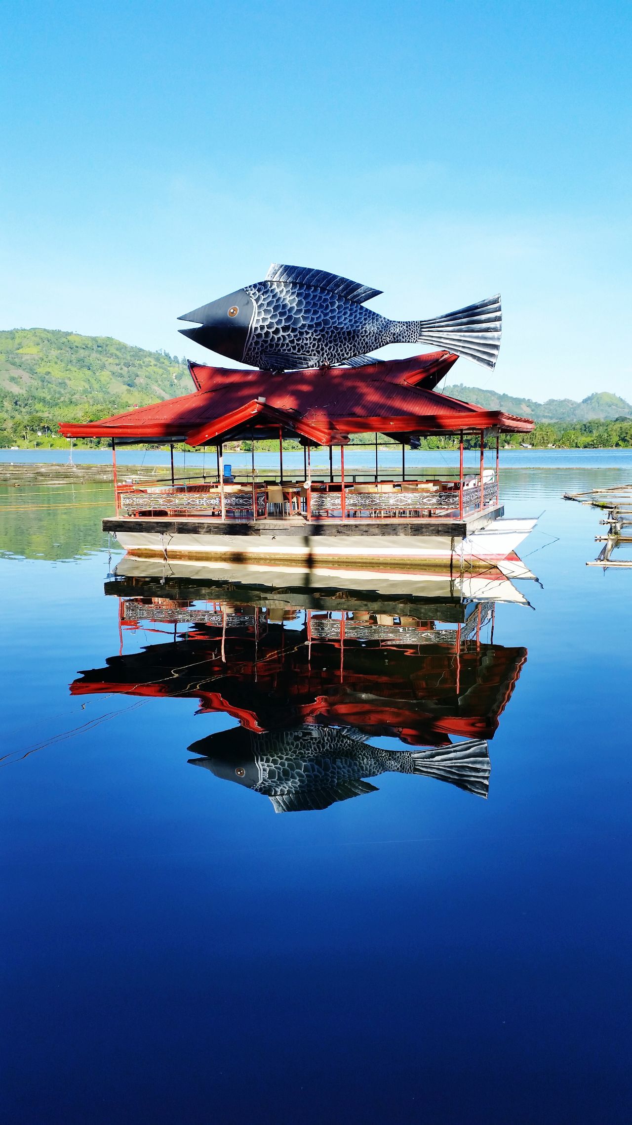 The floating restaurant