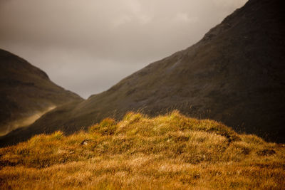 Scenic view of connemara mountains against sky