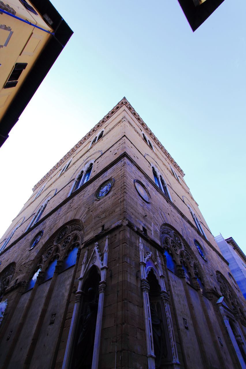 LOW ANGLE VIEW OF BUILDING AGAINST SKY