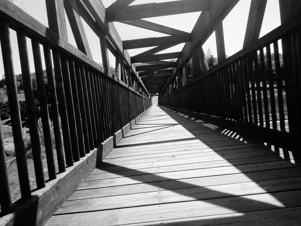 connection, bridge - man made structure, built structure, railing, architecture, day, the way forward, footbridge, sunlight, outdoors, covered bridge, no people, shadow