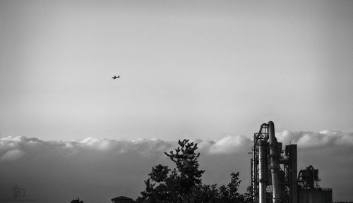 Low angle view of skyscraper against cloudy sky