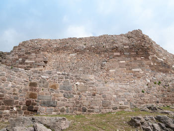 View of old ruins against sky