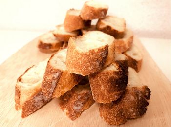 Close-up of bread on cutting board
