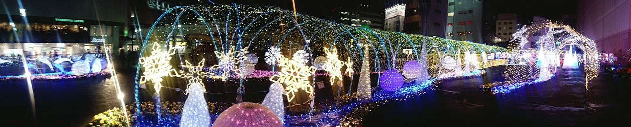 CLOSE-UP OF ILLUMINATED CHRISTMAS DECORATION