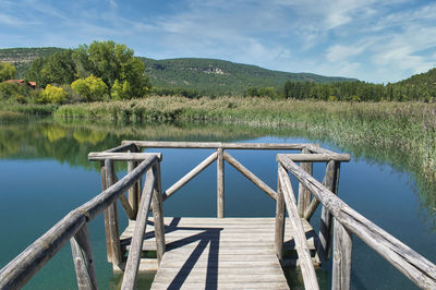 Viewpoint and wooden walkway in the uña lagoon, cuenca