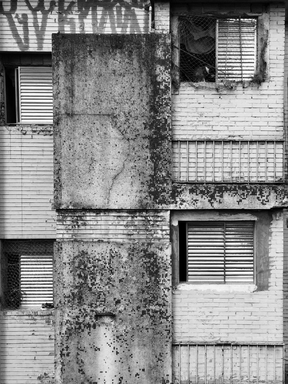 built structure, architecture, building exterior, window, no people, outdoors, day, corrugated, residential building, corrugated iron, backgrounds