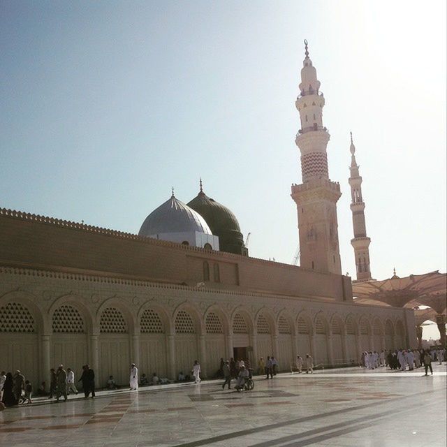 architecture, built structure, building exterior, famous place, clear sky, large group of people, tourism, travel destinations, dome, international landmark, place of worship, religion, travel, history, spirituality, tourist, facade, copy space, person