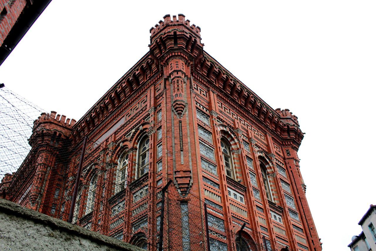 low angle view, architecture, built structure, building exterior, history, sky, tower, no people, outdoors, clear sky, day, clock, clock tower