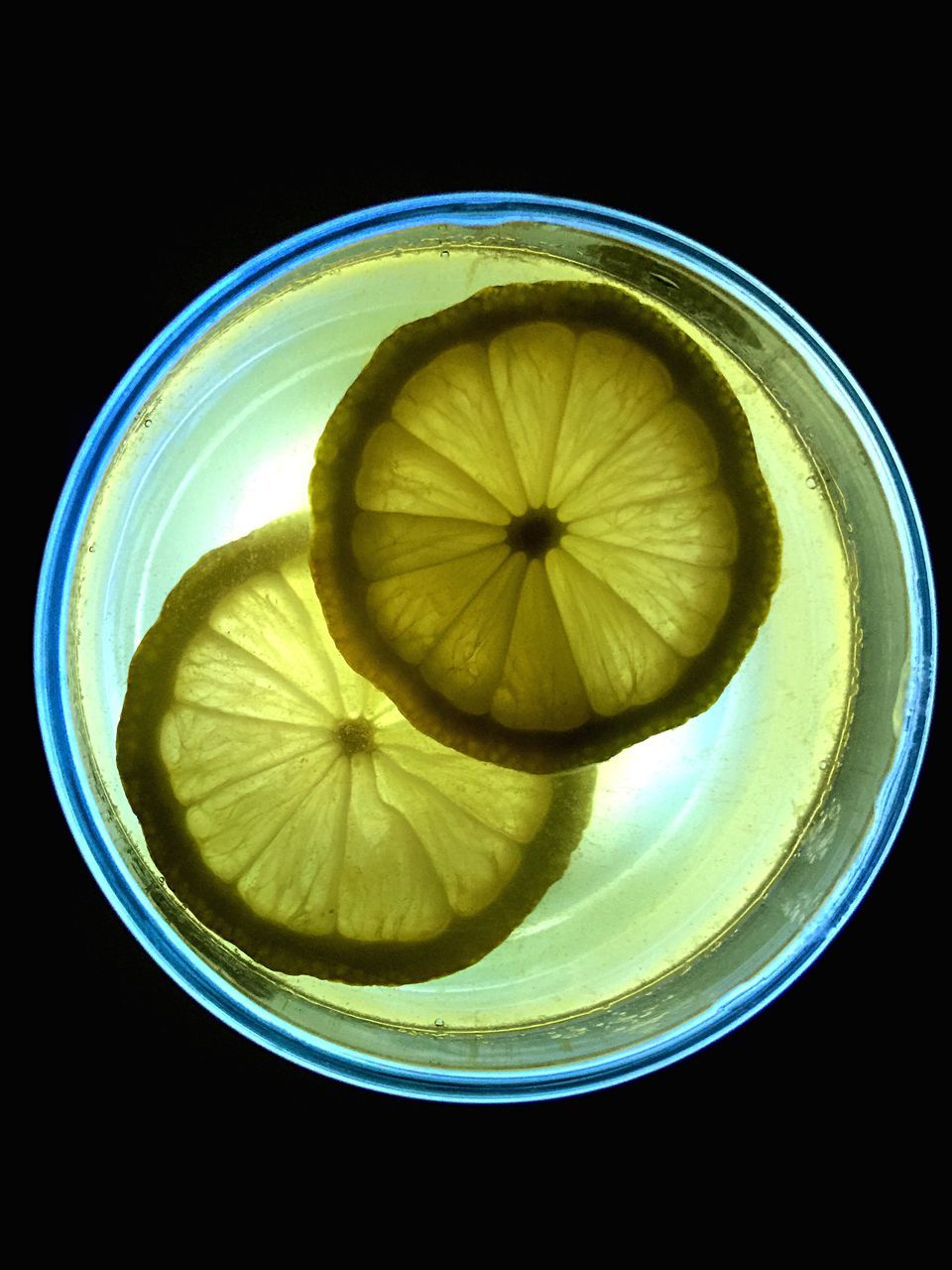 food and drink, freshness, indoors, still life, high angle view, food, directly above, table, circle, close-up, green color, no people, healthy eating, fruit, refreshment, bowl, plate, slice, yellow, drink