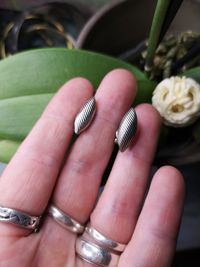 Close-up of woman hand holding flowers