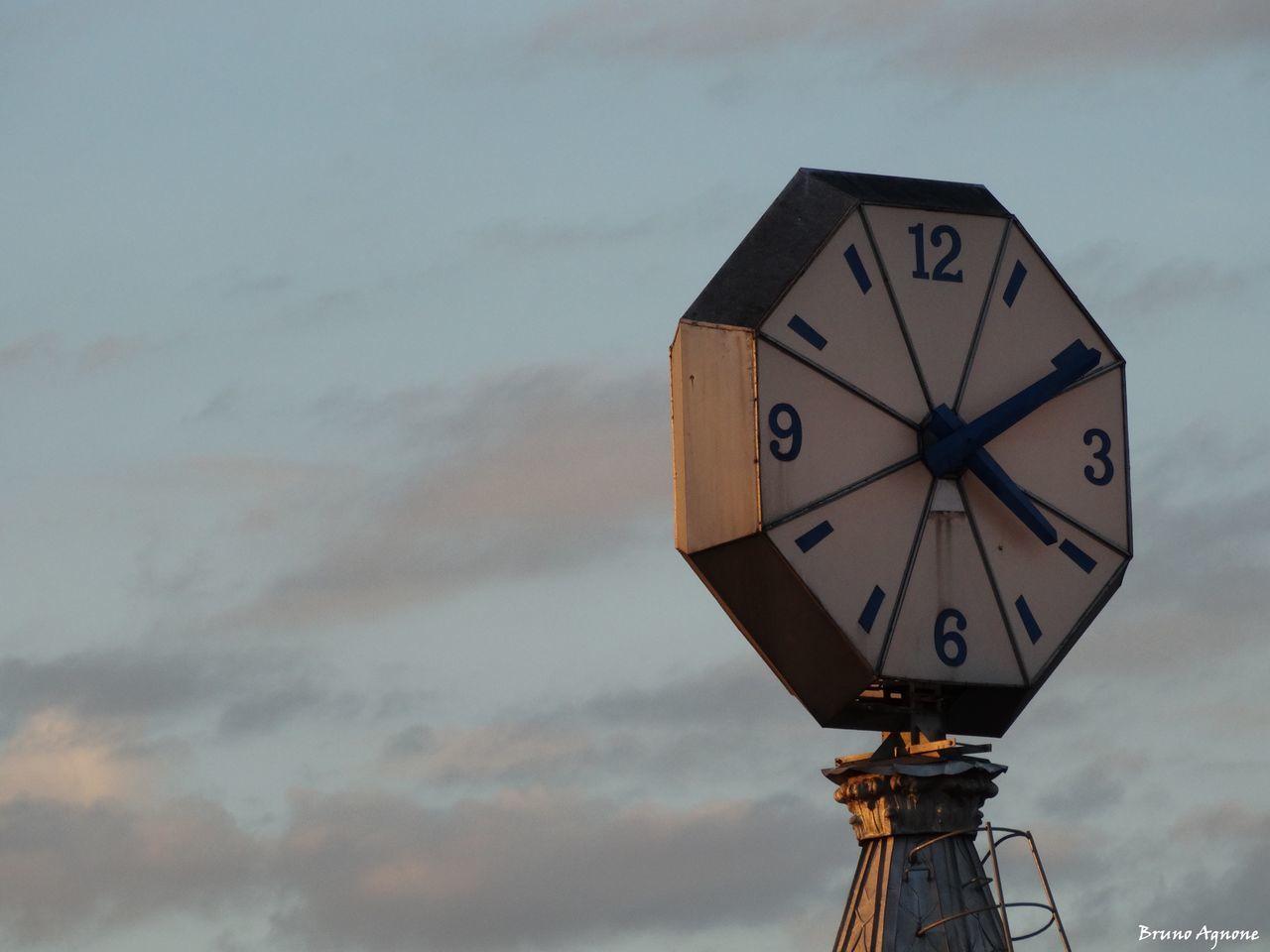 LOW ANGLE VIEW OF CLOCK ON TOWER AGAINST SKY