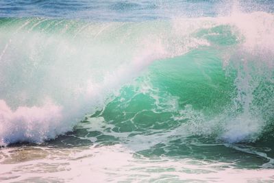 Waves splashing in sea