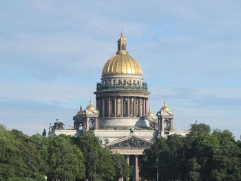 Exterior view of saint isaac's cathedral