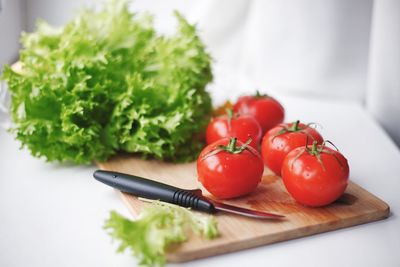 Close-up of tomatoes on cutting board