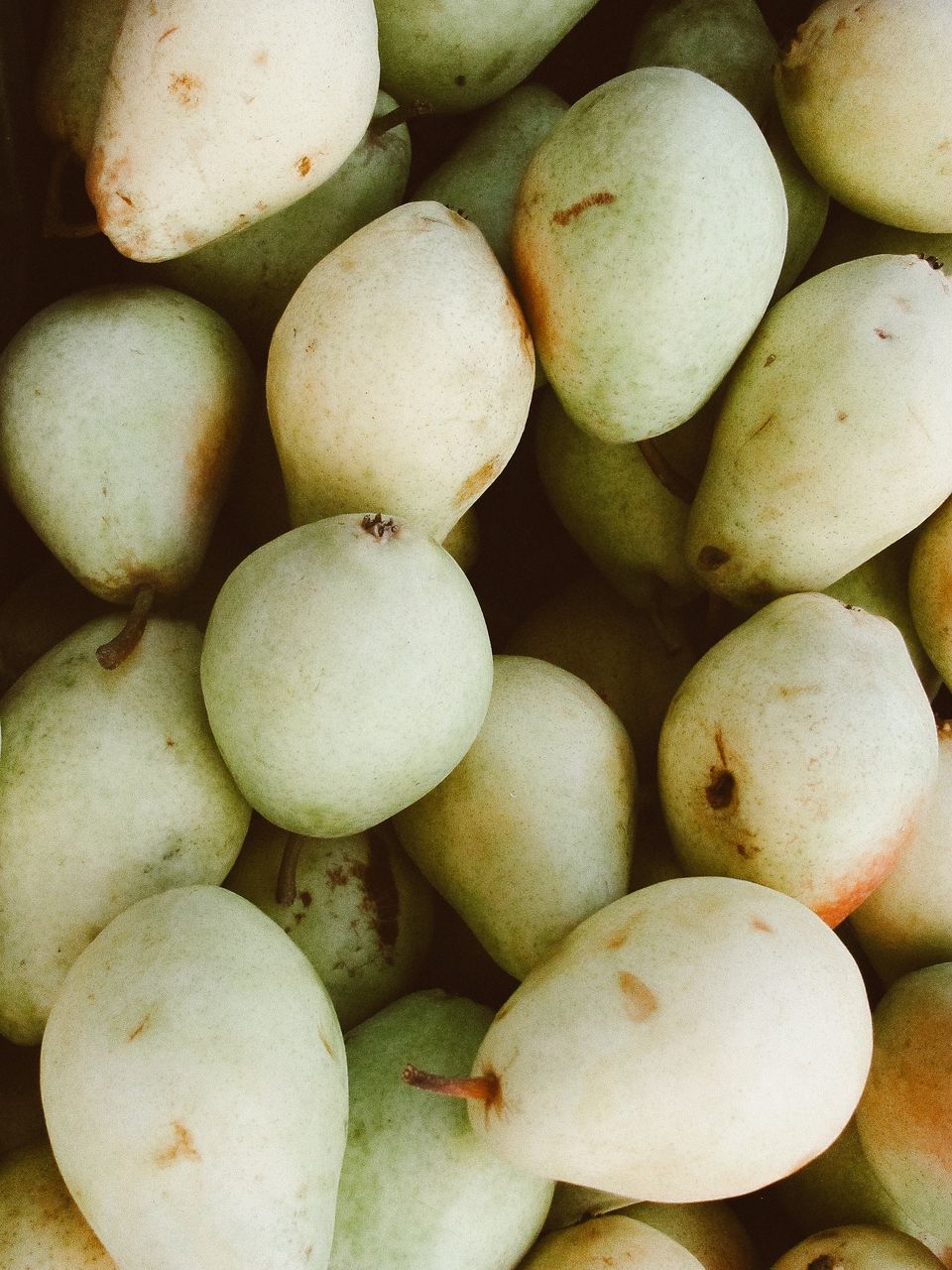 HIGH ANGLE VIEW OF FRUITS IN MARKET