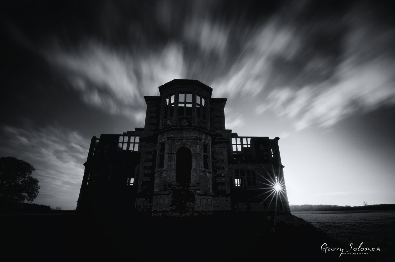 architecture, built structure, building exterior, sky, low angle view, history, cloud - sky, old, outdoors, cloudy, exterior, no people, cloud, tree, tower, day, arch, the past, building, castle